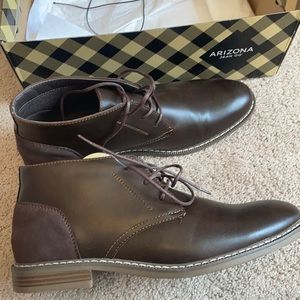 NEVER WORN Boots Size 10 Brown NWT and box!